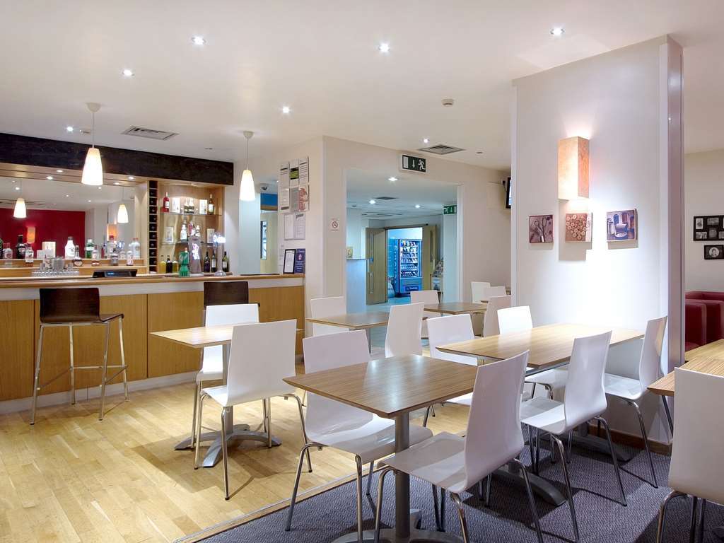 Travelodge Preston Central Restoran gambar